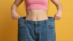 Jedna minuta dziennie: pozycja, która ujędrnia brzuch i uwalnia napięcie w biodrach