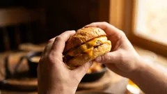 "Cicha globalna pandemia": Domowa żywność traci na rzecz ultra-przetworzonej - dlaczego jest zła?