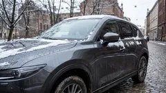 Mit o myciu auta na mrozie: dlaczego brud z solą jest groźniejszy niż woda