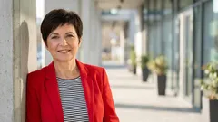 Jak nosić ryzykowne kolory: 3 triki stylizacyjne, by wyglądać odważnie, nie psując stylizacji