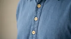 Dlaczego guziki są po różnych stronach w koszulach męskich i damskich